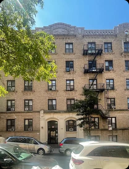 130 Wadsworth Avenue, Washington Heights — Residential building